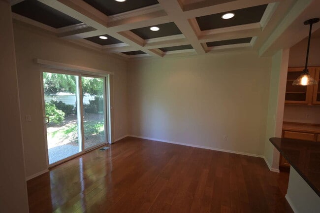 Building Photo - 2 bed plus office, 2 bathroom condo in Sun...