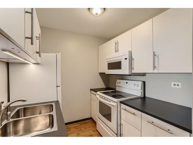 Building Photo - 380 Ramsey St