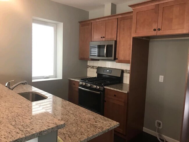 Building Photo - 36 E 19th St