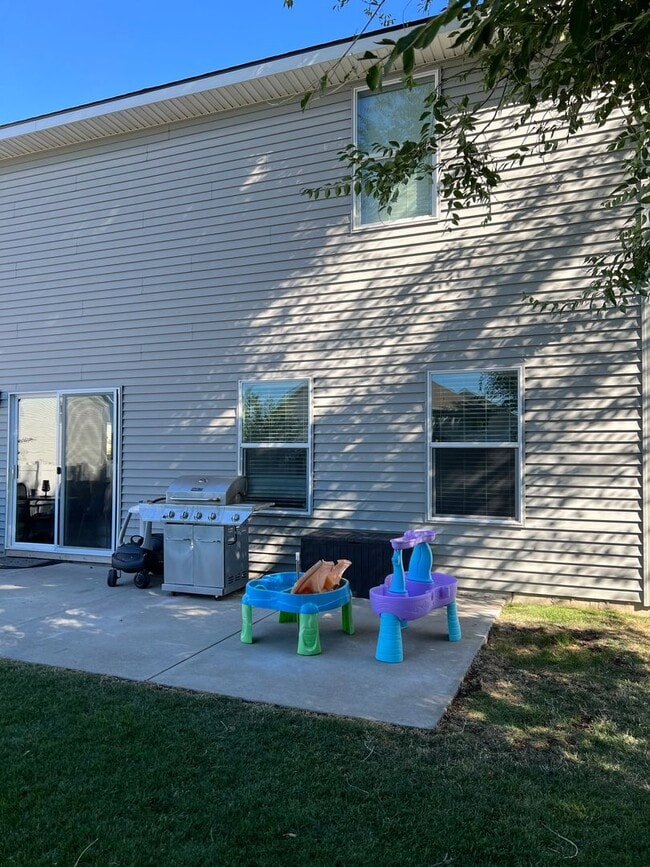 Building Photo - New on the market!