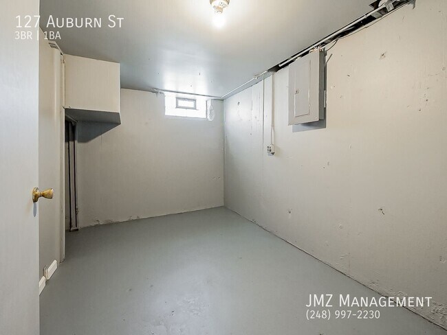 Building Photo - 127 Auburn St