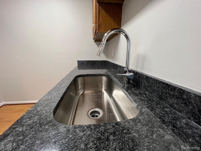 Building Photo - 34633 Clarkson Dr E