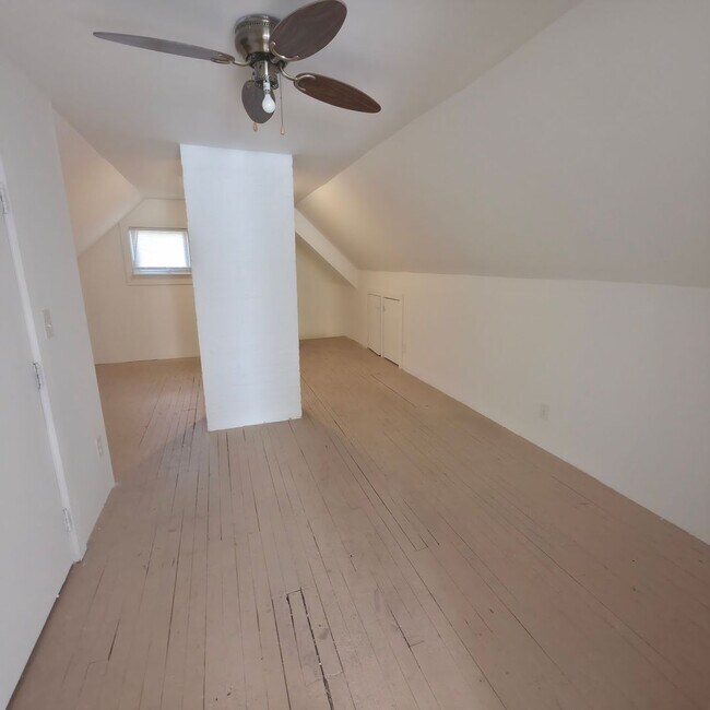 Building Photo - Single Family Home 4  beds 1 bath COMING S...