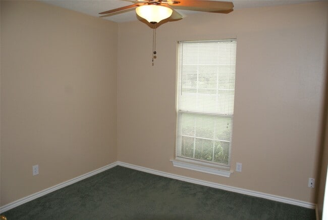 Building Photo - 8415 Reterio Dr