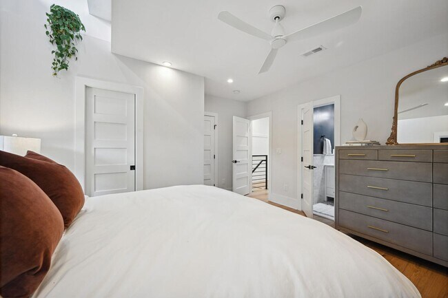 Building Photo - FURNISHED style in NoMA with Garage Parking