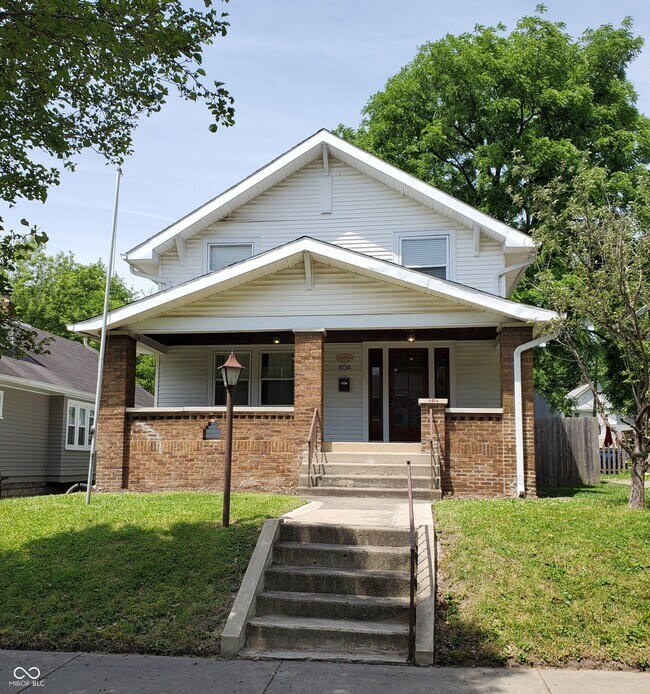 Primary Photo - 404 N Riley Ave