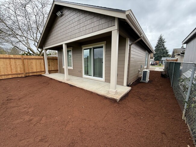 Building Photo - Modern Luxury 1 Bedroom with Open Kitchen & Private Yard- REDUCED RENT