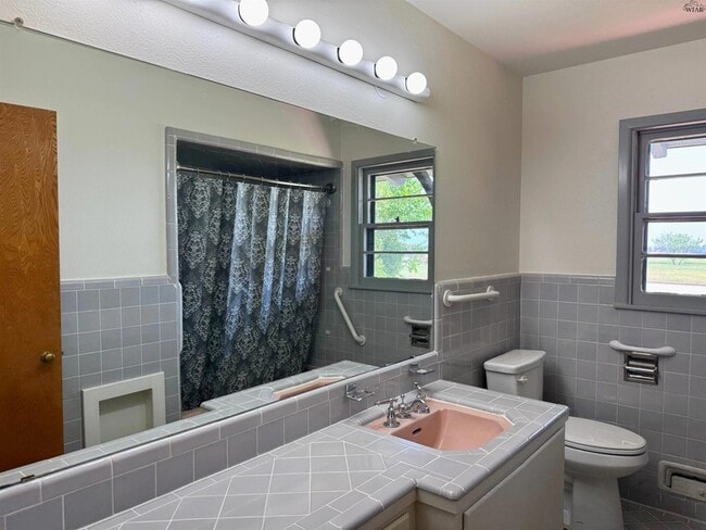 Building Photo - 4115 Rivercrest Dr