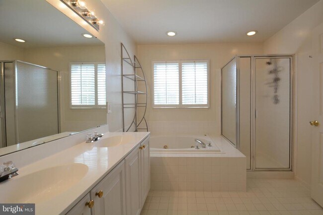 Building Photo - 5080 Grimm Dr