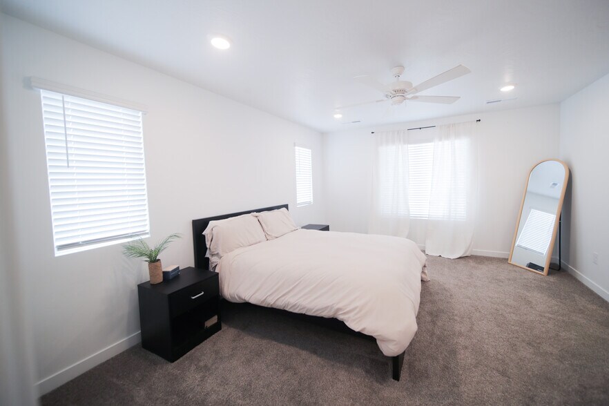 Building Photo - 1737 S Devils Garden Ln