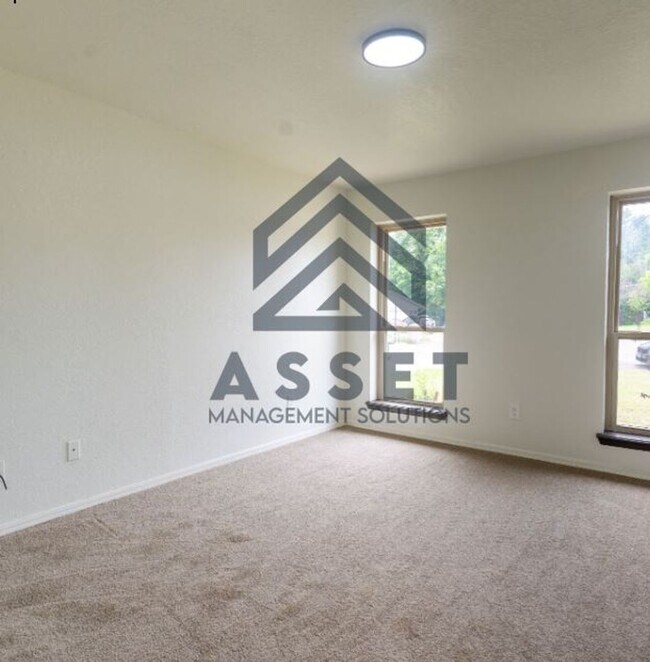 Building Photo - 4 Bedroom Rent to Own Home Available!