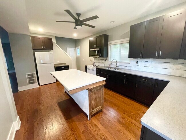 Building Photo - 604 Clement St