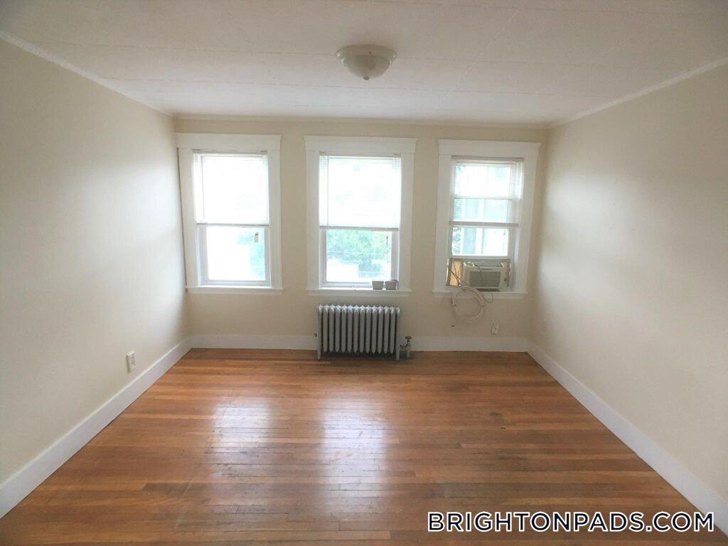 Building Photo - 102 Nonantum St