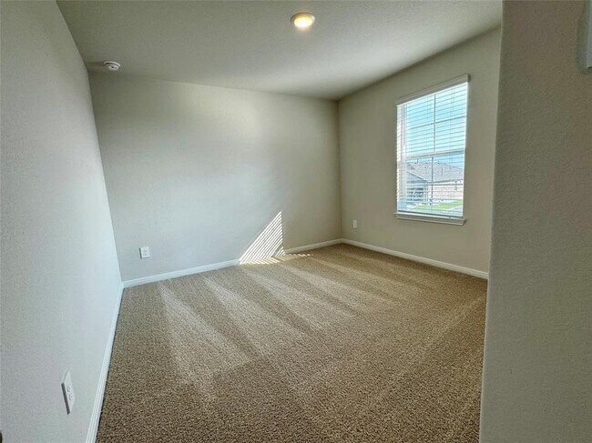 Building Photo - 115 Bethpage Dr