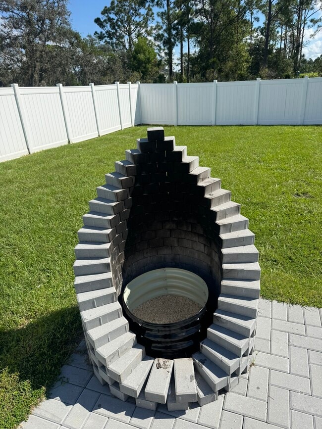 Building Photo - 6827 San Bruno Dr