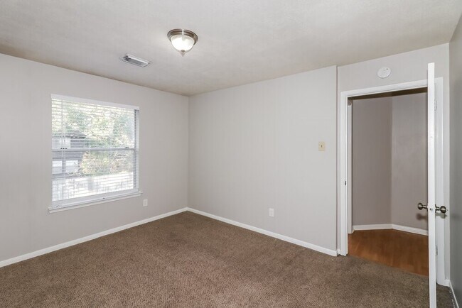 Building Photo - 8234 Worthington Dr
