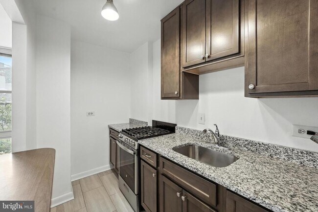 Building Photo - 1260 21st St NW