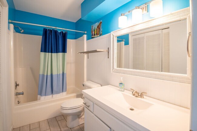 Building Photo - Seaview D @ 714 Carolina Beach Ave. N