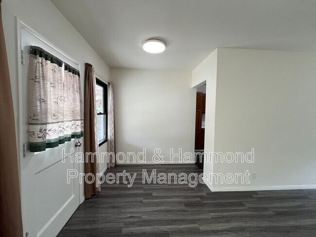 Building Photo - 18003 Saticoy St