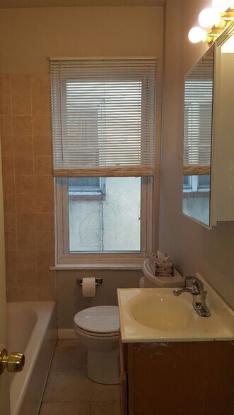 2nd Floor Bathroom View #1 - 524 N 33rd St