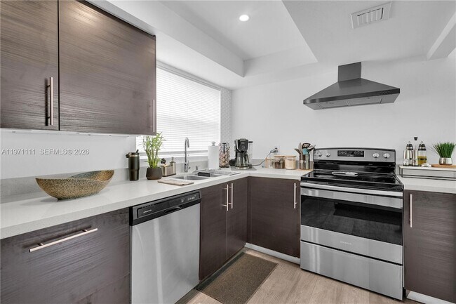 Building Photo - 830 NW 87th Ave