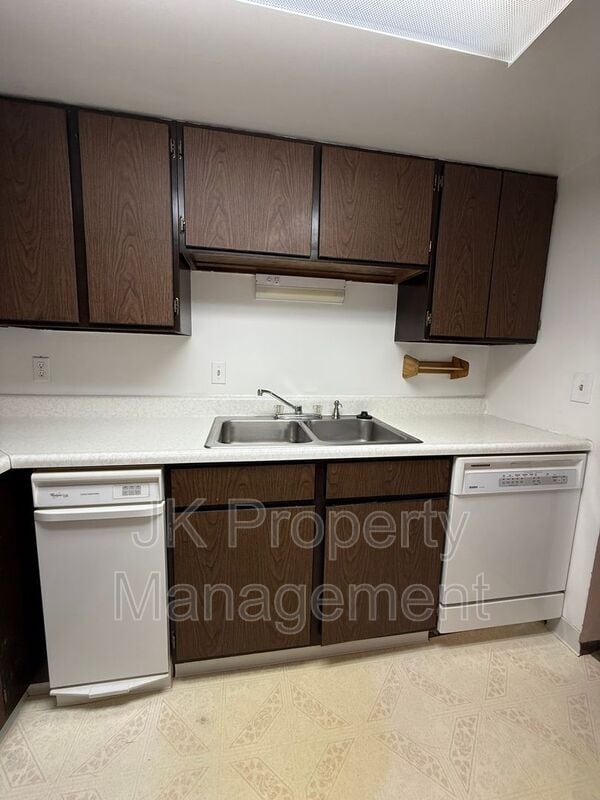 Building Photo - 2300 14th Ave S