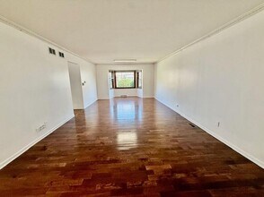 Building Photo - 4 bedroom in Naperville IL 60540