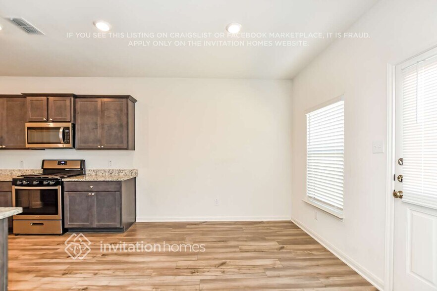 Building Photo - 3032 Chico Dr