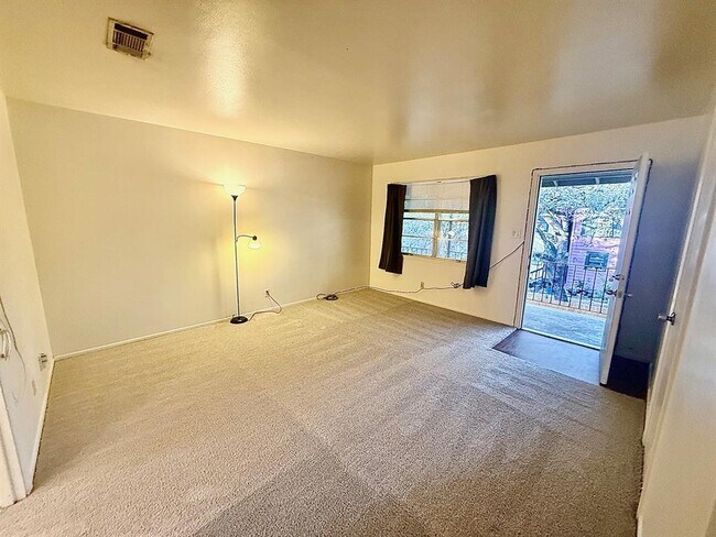 Building Photo - 2411 S 5th St