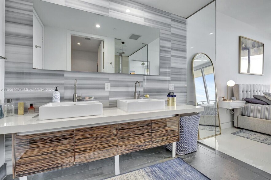 Building Photo - 1100 Biscayne Blvd