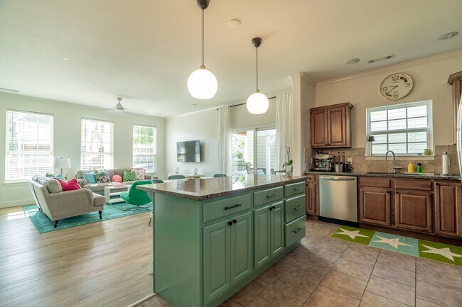 Building Photo - Beautiful 4 bedroom, 3.5 bathroom home in ...