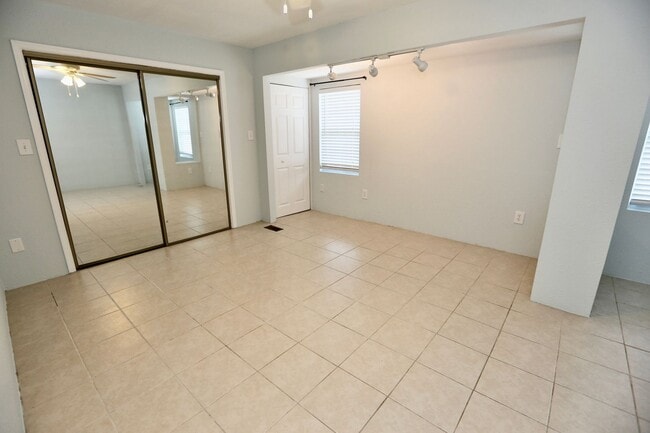 Building Photo - Upgraded Condo at Chic's beach!! Updated K...