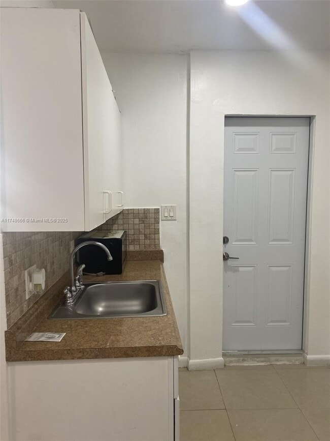 Primary Photo - 2141 N 58th Ave