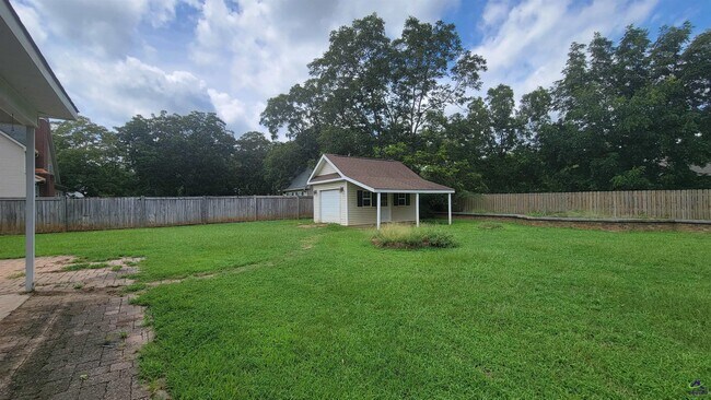 Building Photo - 203 Duke Ln