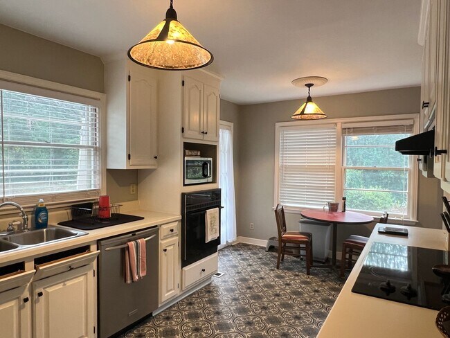 Building Photo - Cute Home in Midtown