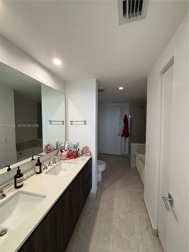 Building Photo - 488 NE 18th St