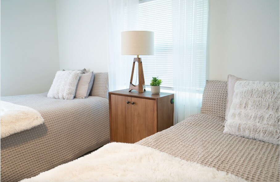 Building Photo - 1449 Braman Ave