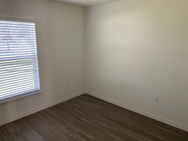 Building Photo - 2217 SW Halissee St