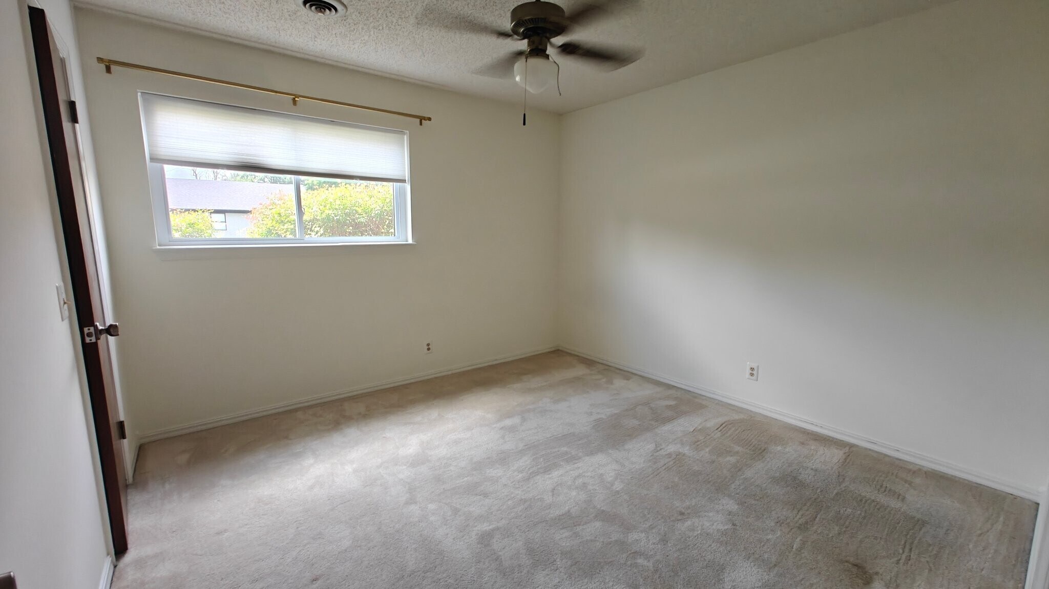 Building Photo - 1738 Ridgeview Dr