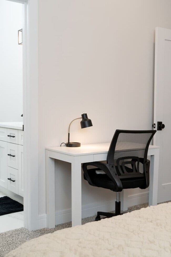 Building Photo - 3723 S Giles Ave