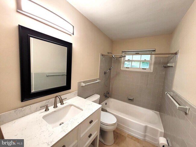 Building Photo - 3211 Korte Ct