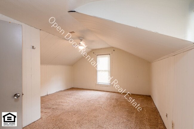 Building Photo - 360 W 9th St
