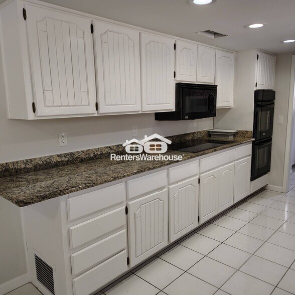 Building Photo - 1724 E Hope St