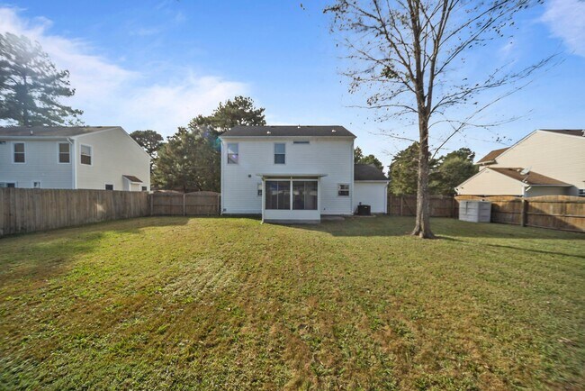 Building Photo - Beautiful 3 bed/ 2.5 bath home in Deep Creek