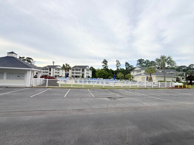 Building Photo - 1306 River Oaks Dr