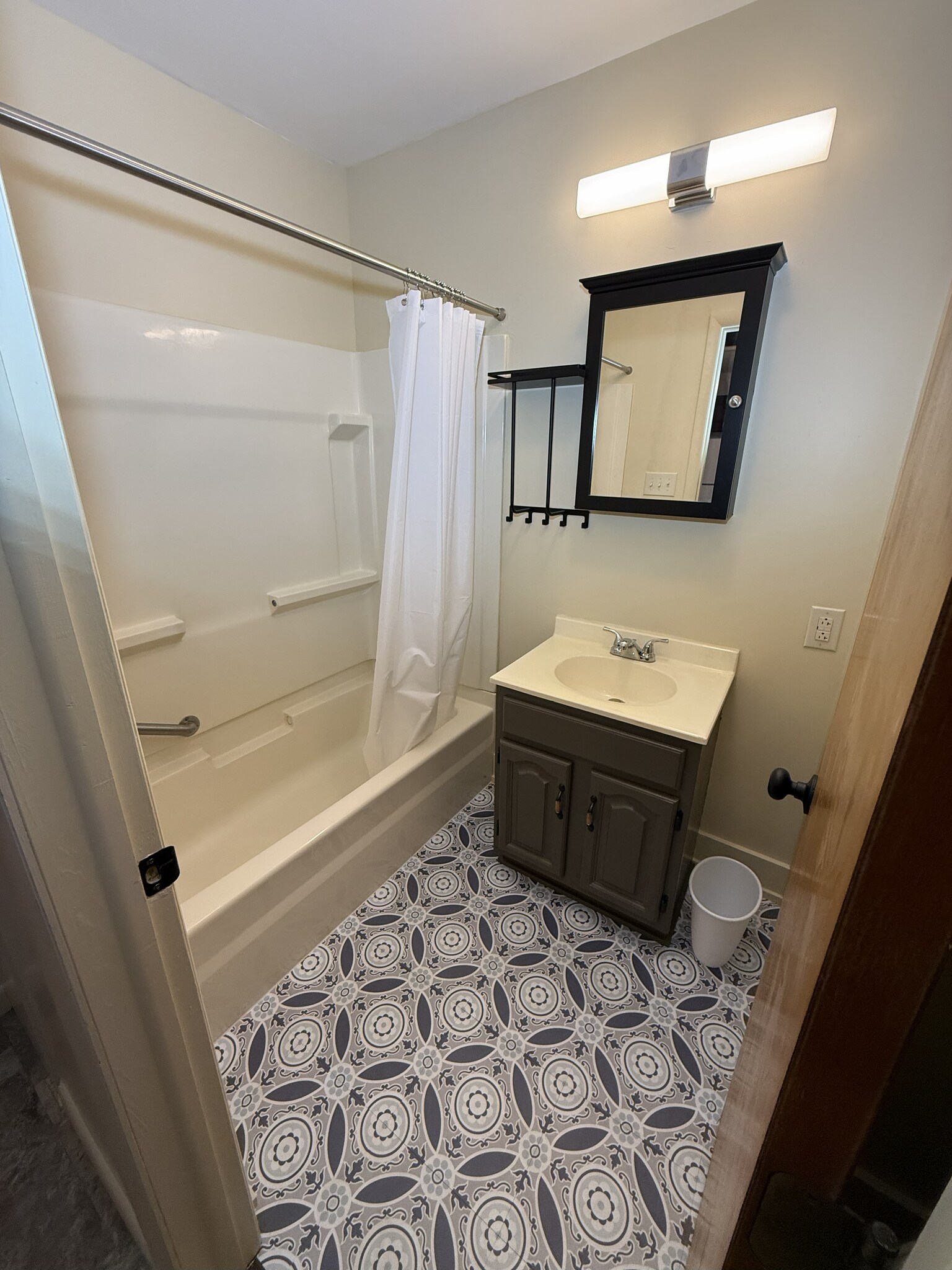 Building Photo - 147 S Main St