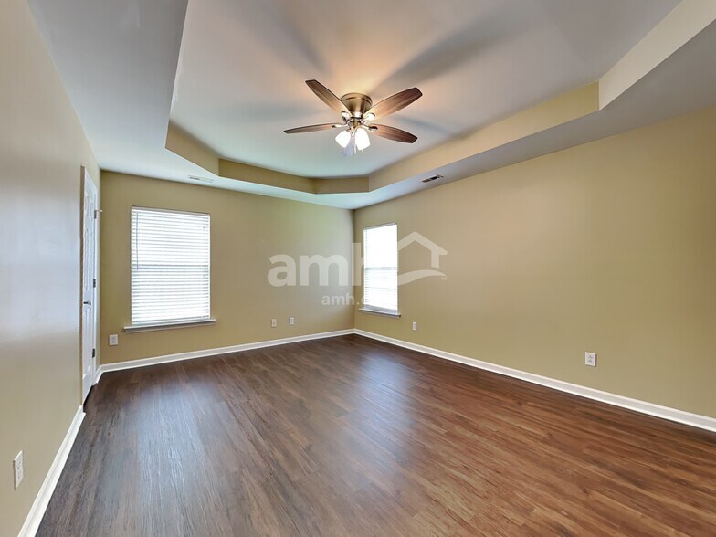 Building Photo - 1008 Golden Crest Dr