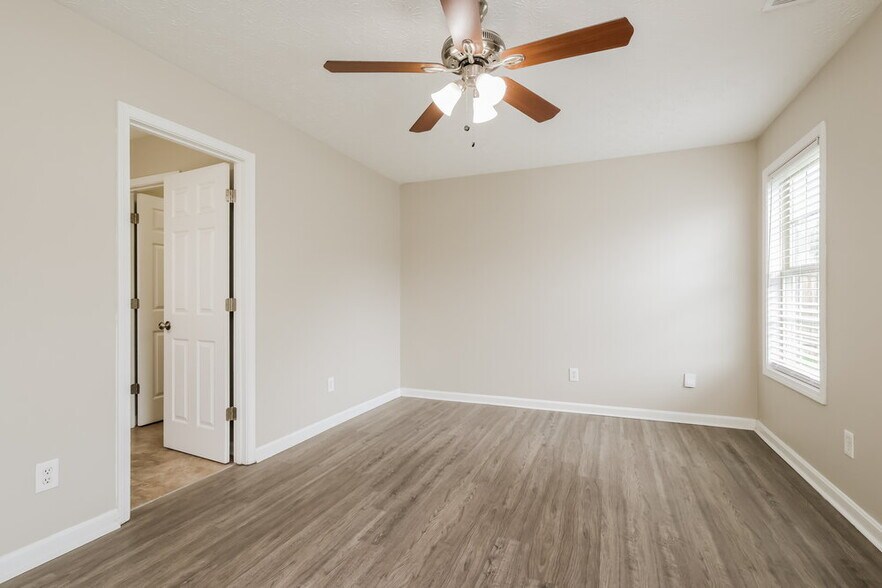 Building Photo - 8507 Bucking Trail Ct