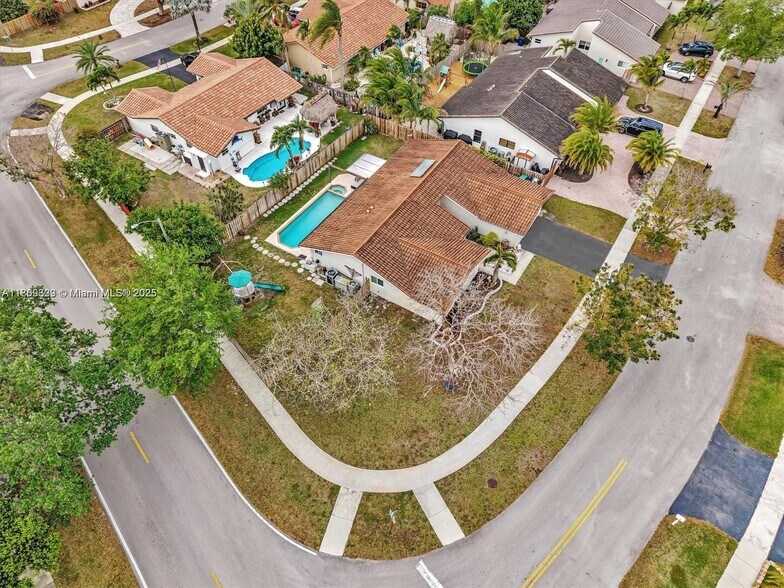 Building Photo - 11310 SW 58th Ct