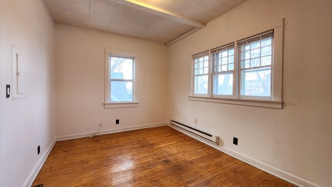 Building Photo - 6 11th St S
